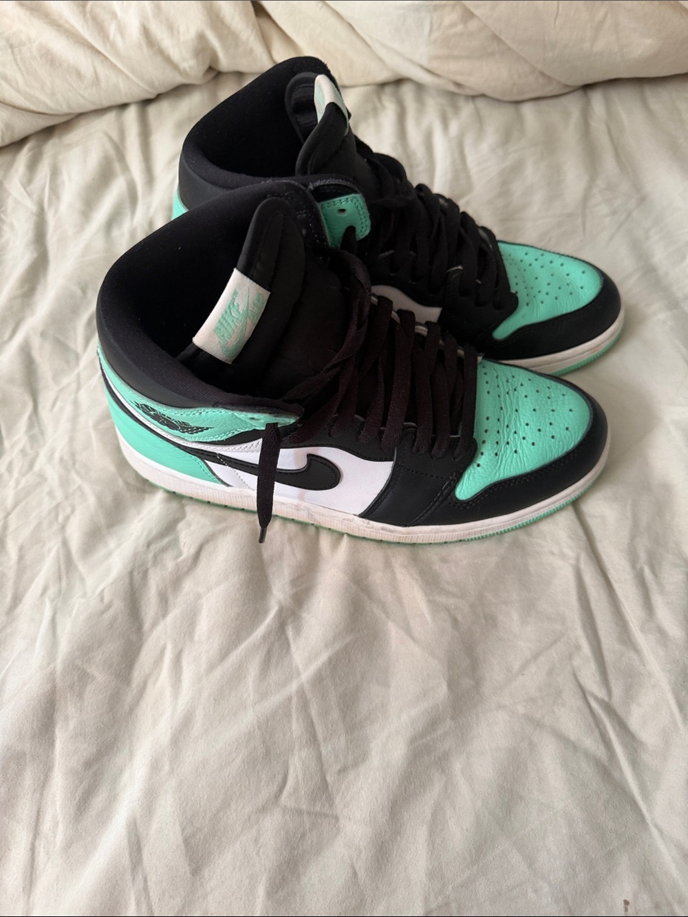 Nike Air Jordan 1 Mid - Mint, Black & White